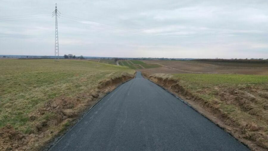
                                                    Przebudowa drogi gminnej
                                                