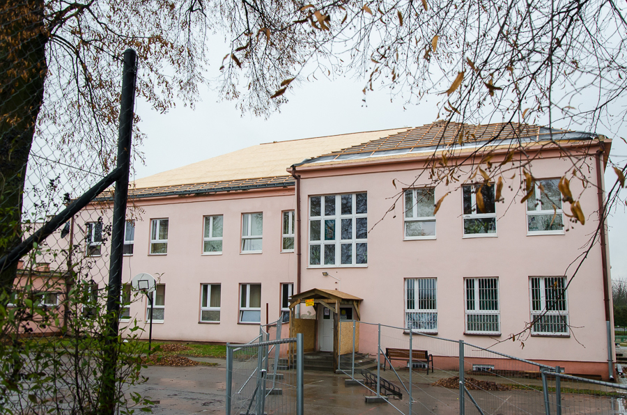 
                                                       Remont dachu na budynku Zespołu Szkół w Krasieninie
                                                