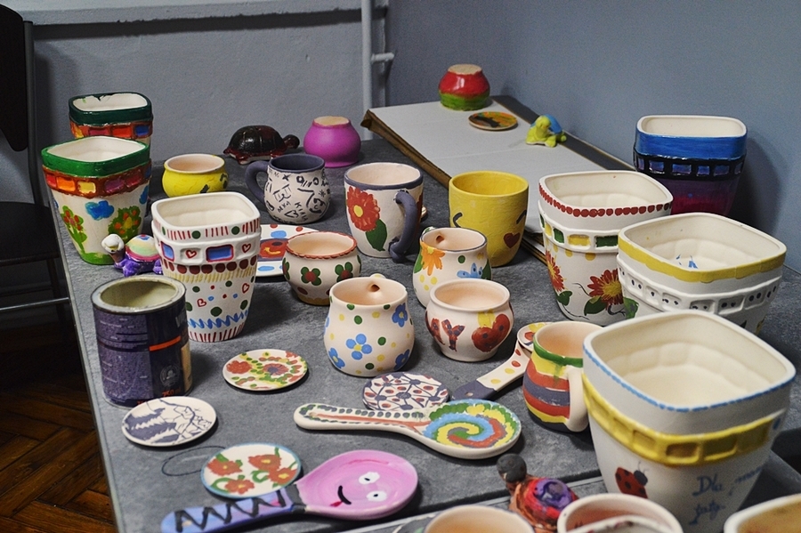 
                                                       Warsztaty plastyczne z malowania ceramiki
                                                