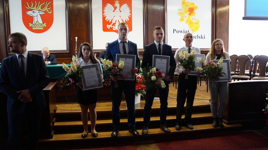 
                                                       Nagrody Zarządu Powiatu za osiągnięcia sportowe i artystyczne
                                                