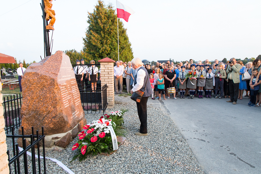 
                                                       Odsłonięcie obelisku w 75 rocznicę masowej egzekucji mieszkańców Nasutowa
                                                