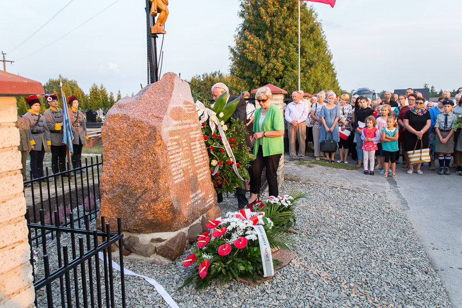 
                                                       Odsłonięcie obelisku w 75 rocznicę masowej egzekucji mieszkańców Nasutowa
                                                