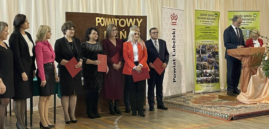 
                                                    Zdjęcie grupowe
                                                