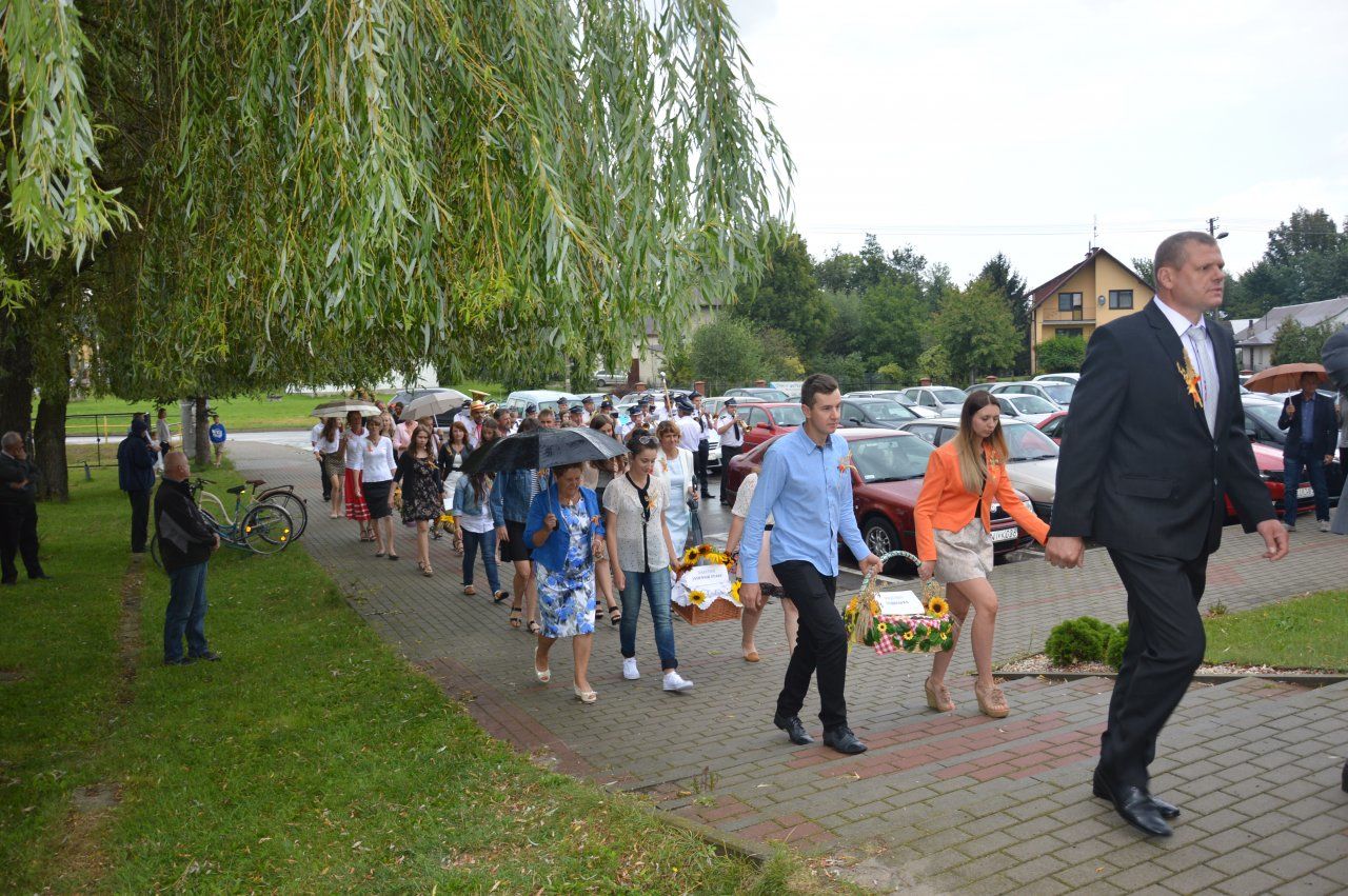 W niedzielnie popołudnie, 14 sierpnia w amfiteatrze w Potoku Górnym odbyły się dożynki gminno-parafialne
