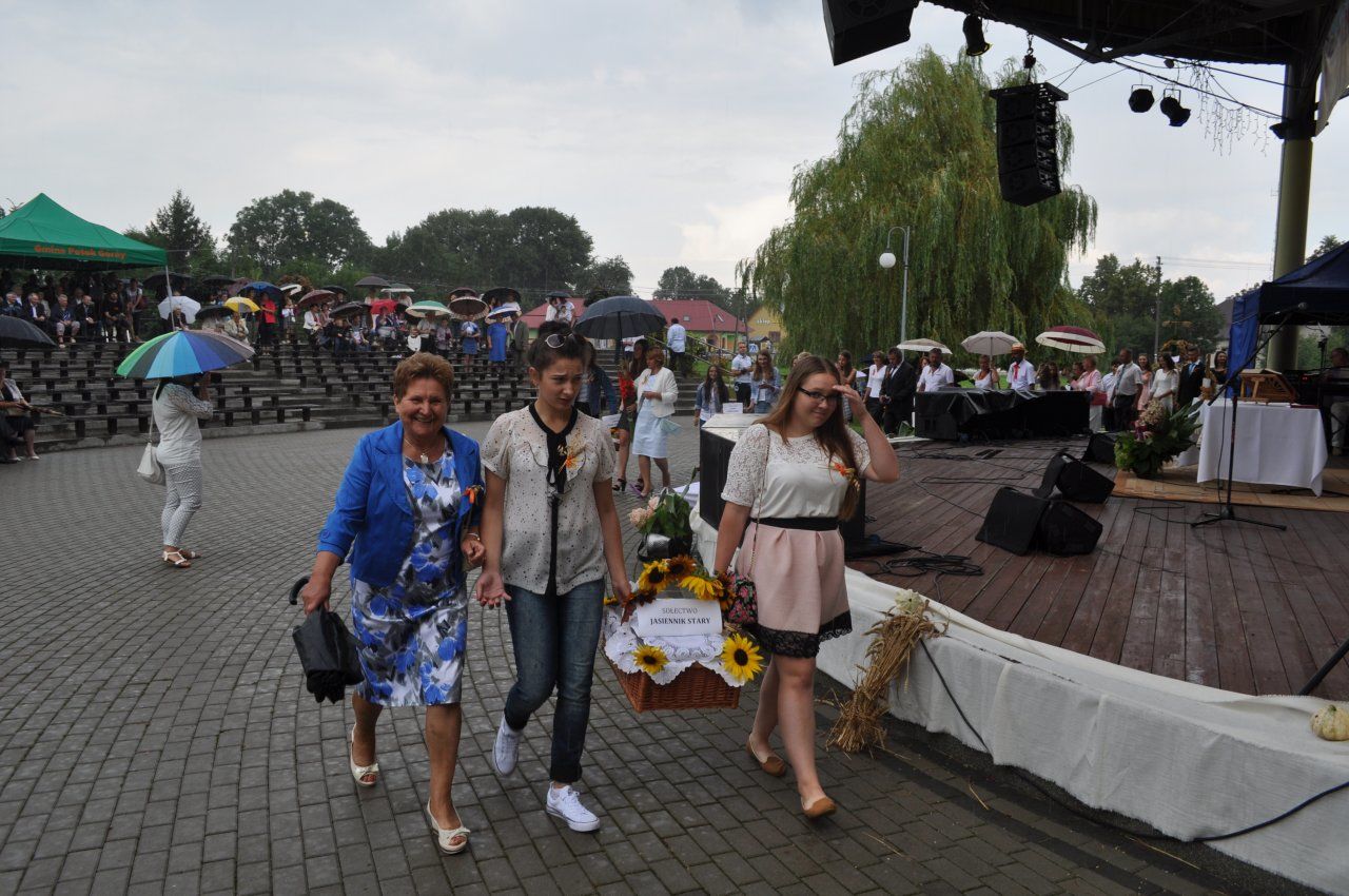 W niedzielnie popołudnie, 14 sierpnia w amfiteatrze w Potoku Górnym odbyły się dożynki gminno-parafialne