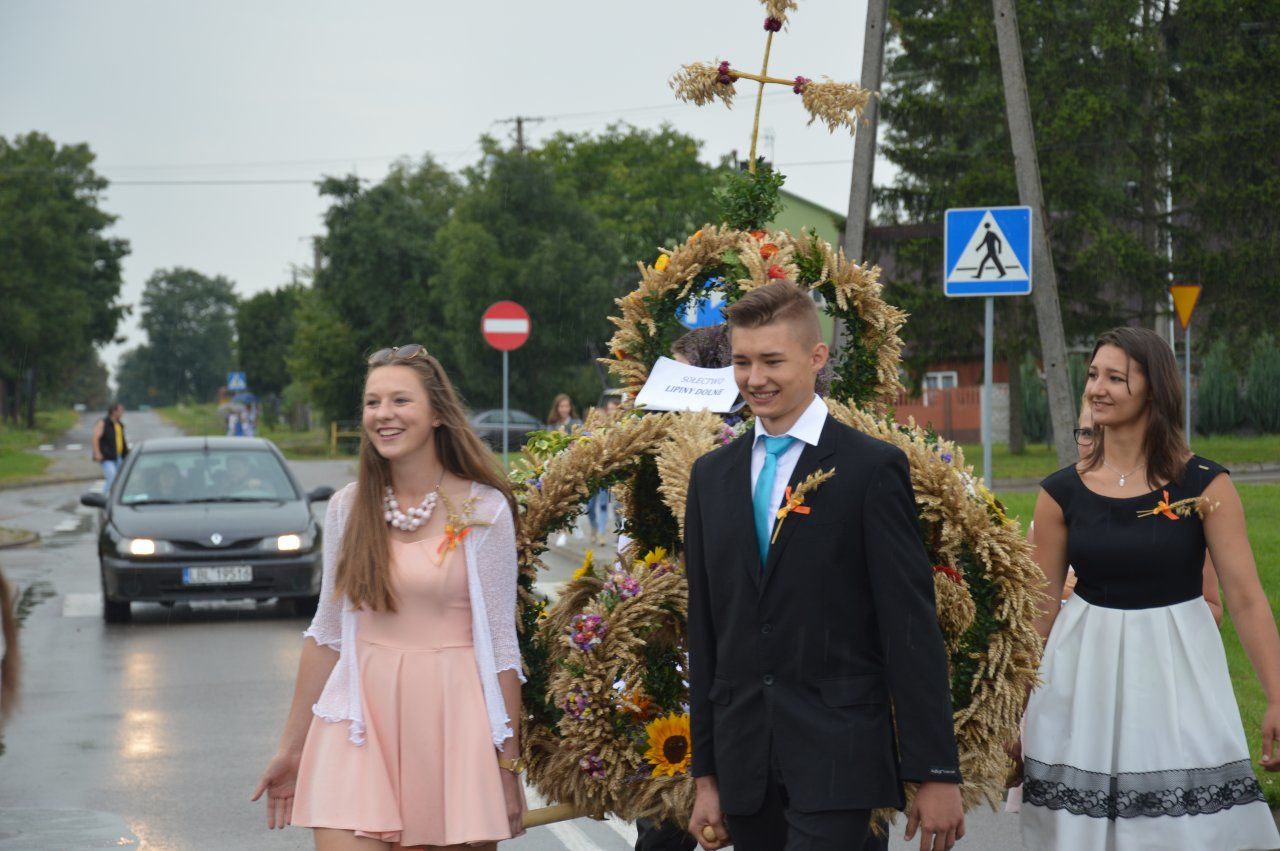 W niedzielnie popołudnie, 14 sierpnia w amfiteatrze w Potoku Górnym odbyły się dożynki gminno-parafialne
