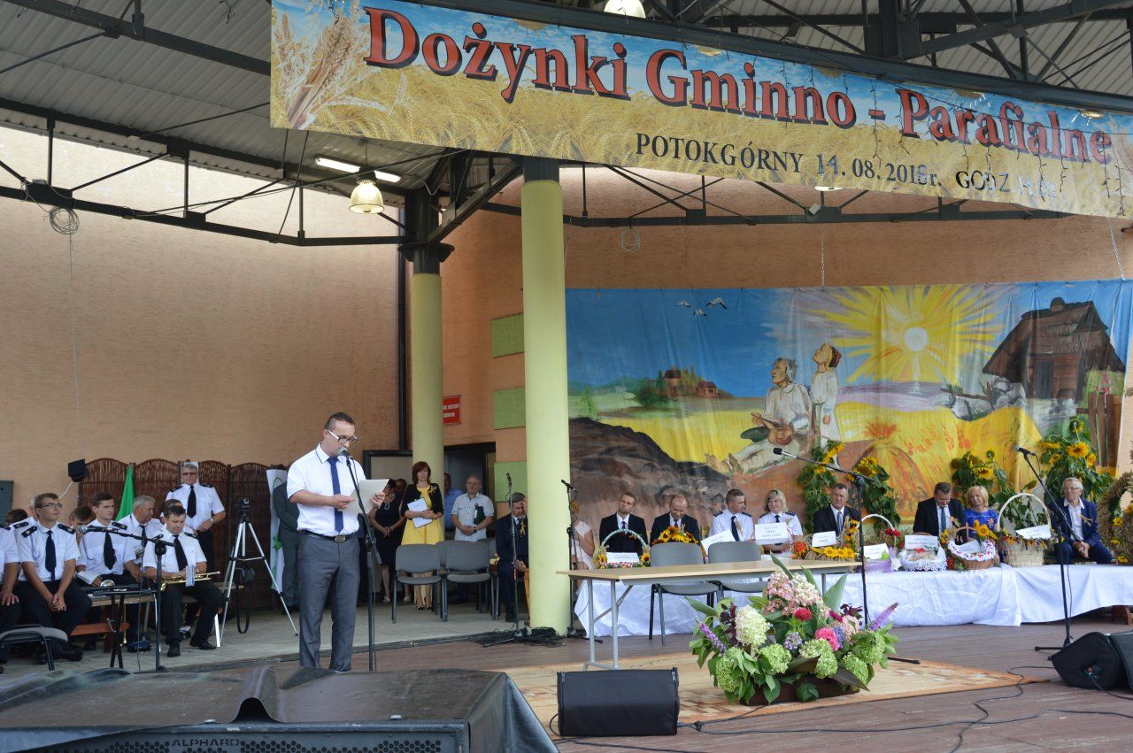 W niedzielnie popołudnie, 14 sierpnia w amfiteatrze w Potoku Górnym odbyły się dożynki gminno-parafialne