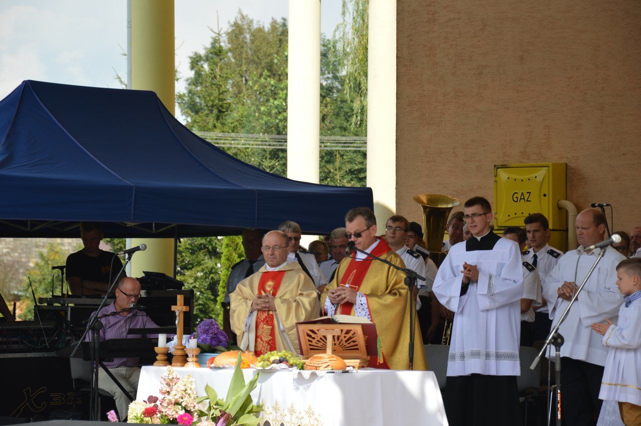 W niedzielnie popołudnie, 14 sierpnia w amfiteatrze w Potoku Górnym odbyły się dożynki gminno-parafialne