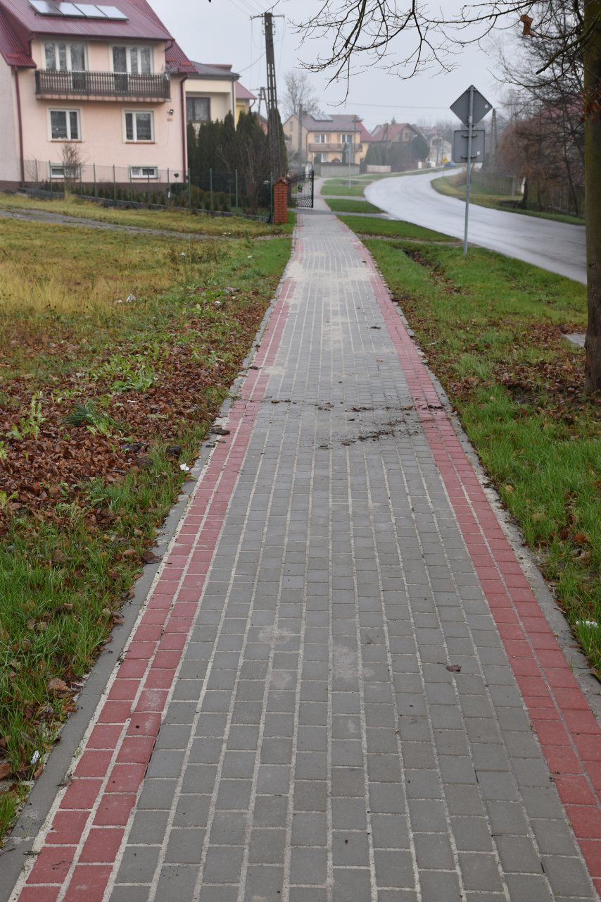 Przebudowa chodnika w pasie drogi powiatowej Nr 2961L Krzeszów Górny - Dąbrówka w miejscowości Potok Górny, km 11+050 do km 11+880