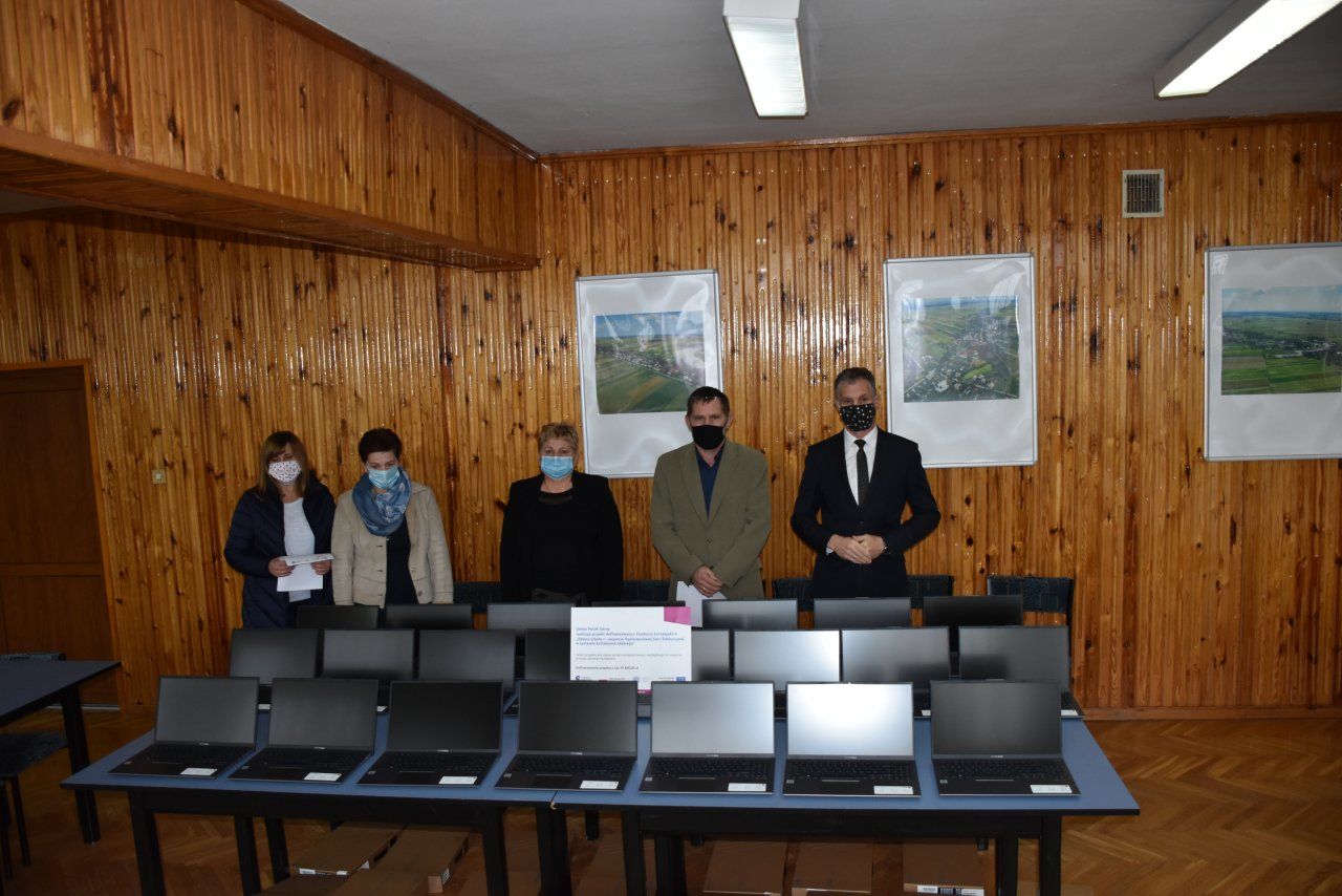 Są już laptopy dla uczniów z programu 