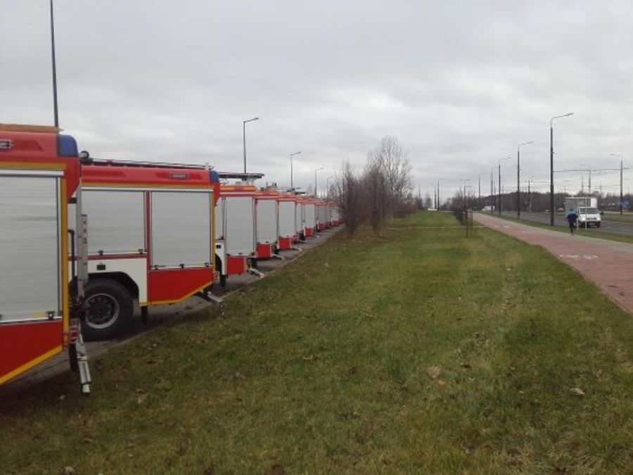 Przekazanie samochodów ratowniczo-gaśniczych strażakom ochotnikom.