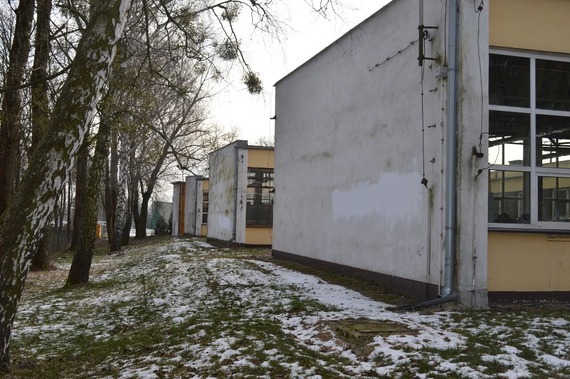 
                                                    Budynki szkolne
                                                