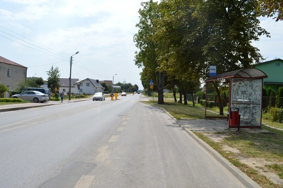 
                                                    Przystanek autobusowy przy ulicy
                                                