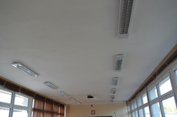
                                                    Lampy na suficie
                                                