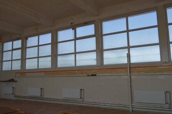 
                                                    Okna hali sportowej
                                                