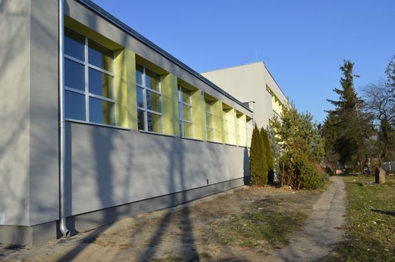 
                                                    Budynek szkoły
                                                
