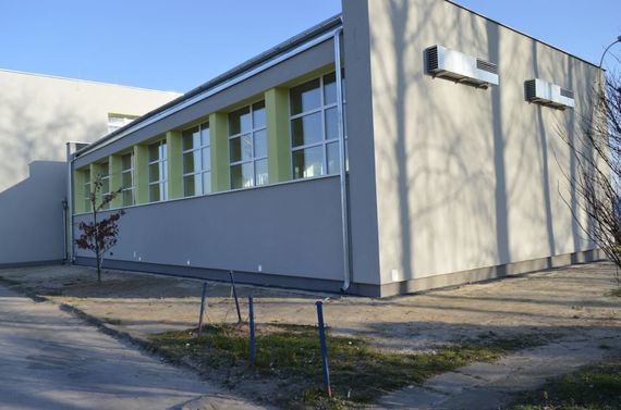 
                                                    Budynek szkoły
                                                