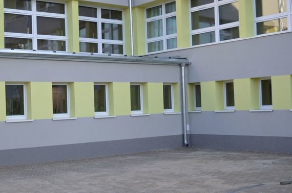 
                                                    Budynek szkoły
                                                
