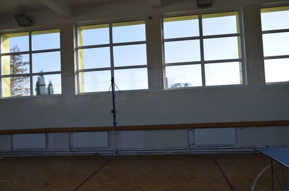 
                                                    Okna i grzejniki hali sportowej
                                                
