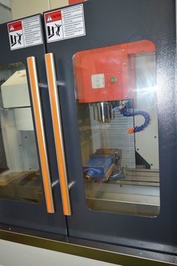 
                                                    Maszyna CNC
                                                