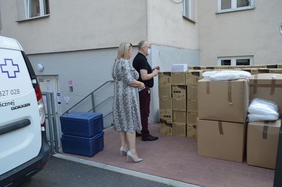 
                                                    Nowa dostawa środków dezynfekujących oraz środków ochrony osobistej - 2 osoby
                                                