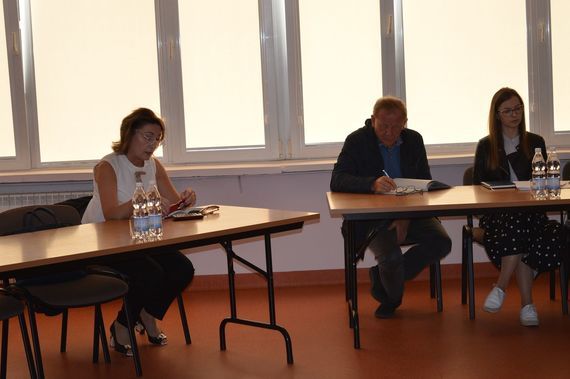 Na zdjęciu uczestnicy spotkania przy stołach