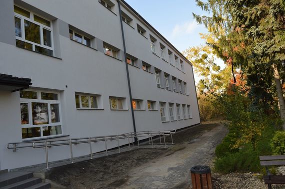 
                                                    Zdjęcie budynku z zewnatrz
                                                
