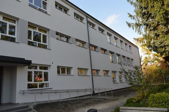 
                                                    Zdjęcie budynku z zewnątrz
                                                