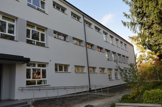 
                                                    Budynek na zewnątrz
                                                