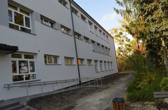 
                                                    Budynek na zewnątrz
                                                
