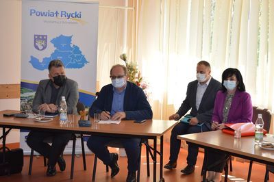 
                                                    Uczestnicy spotkania
                                                