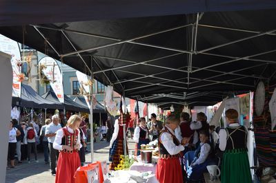 
                                                    Wnętrze stoiska promocyjnego
                                                