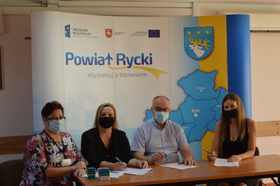 
                                                    Uczestnicy spotkania
                                                
