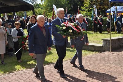 
                                                    Złożenie kwiatów
                                                