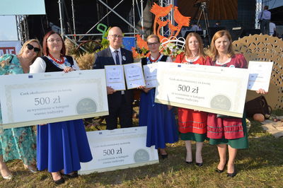 
                                                    Uczestnicy Dożynek
                                                
