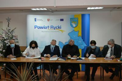 
                                                    Uczestnicy spotkania
                                                
