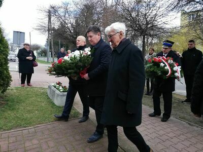 
                                                    Złożenie kwiatów
                                                