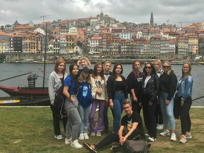 Uczniowie ZSZ nr 2 w Dęblinie zwiedzają Portugalię  -  Porto