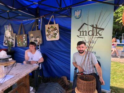 
                                                    Letni Festiwal Folkloru. Stoisko
                                                