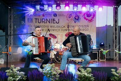 
                                                    Letni Festiwal Folkloru. Występ na scenie
                                                