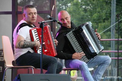
                                                    Letni Festiwal Folkloru. Występ na scenie
                                                