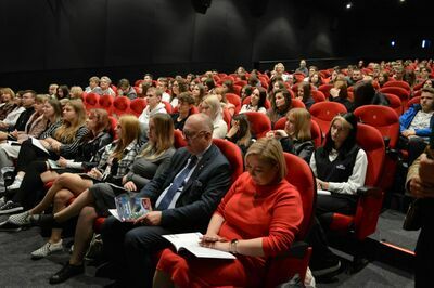 
                                                    Publiczność
                                                
