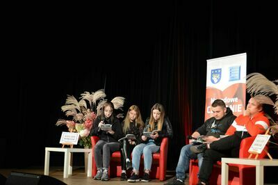 
                                                    Czytają uczniowie ZSZ nr 1 w Rykach
                                                