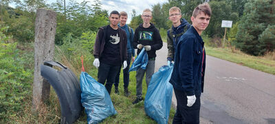 
                                                    Uczniowie biorą udział w akcji „Sprzątanie Świata – Polska 2022”
                                                