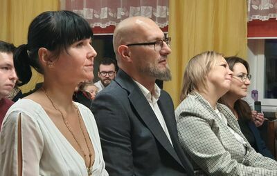 
                                                       „Absolwenci – Kobietom” czyli męskie granie w ZSZ nr 1 w Dęblinie
                                                