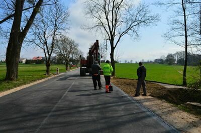 Trwają roboty budowlane przy zadaniu pn.:  „Przebudowa drogi powiatowej Nr 1410L od km 5+195 do km 9+600  w m. Wylezin, Janopol, Kłoczew”.