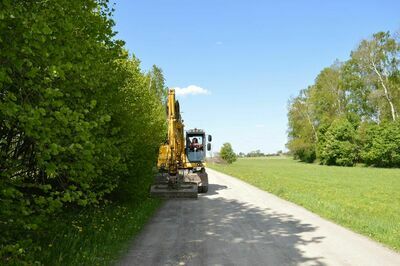 
                                                       Trwają zaawansowane prace przy zadaniu pn.:  „Przebudowa dróg powiatowych Nr 1408L (Dąbia – Zalesie) oraz 1409L (Dąbia – Ownia – Wylezin) w powiecie ryckim”.
                                                