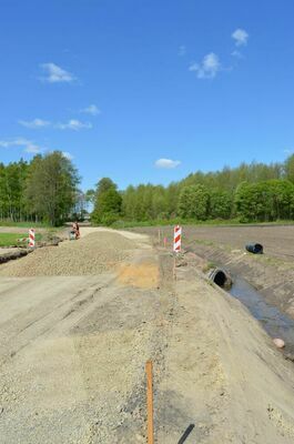 
                                                       Trwają zaawansowane prace przy zadaniu pn.:  „Przebudowa dróg powiatowych Nr 1408L (Dąbia – Zalesie) oraz 1409L (Dąbia – Ownia – Wylezin) w powiecie ryckim”.
                                                