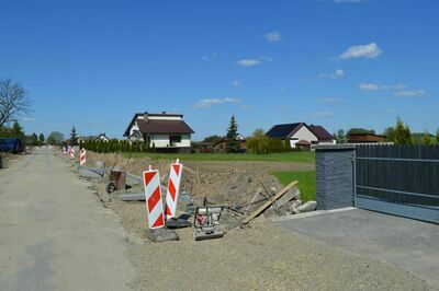
                                                       Trwają zaawansowane prace przy zadaniu pn.:  „Przebudowa dróg powiatowych Nr 1408L (Dąbia – Zalesie) oraz 1409L (Dąbia – Ownia – Wylezin) w powiecie ryckim”.
                                                