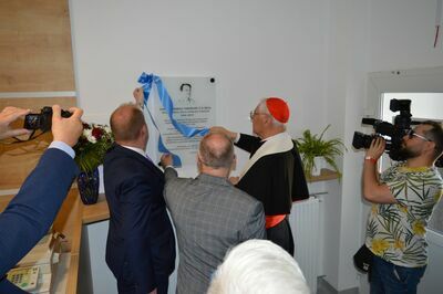 
                                                    Poświęcenie tablicy pamiątkowej
                                                